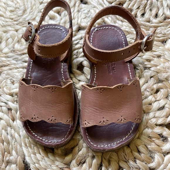 •SOLD• Adelisa & Co Bella Sandals size 6 - Picture 2 of 4